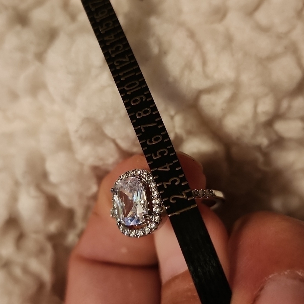 Gorgeous Rhinestone Ring Size 7.5 - Picture 6 of 6